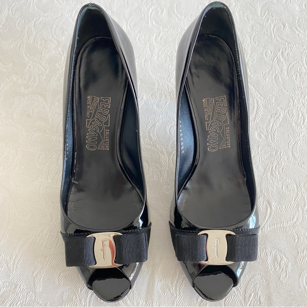 Salvatore Ferragamore Vera bow peep toe pumps - Picture 8 of 9